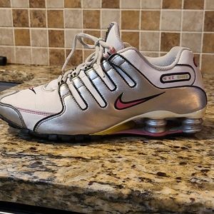 Ladies size 8.5 Nike Shox